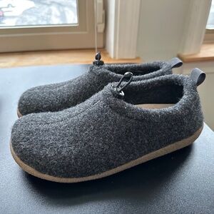 Sanita Unisex Slipper in Charcoal